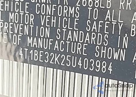 2005 Toyota Camry Le z USA, uszkodzony, nr VIN 4T1BE32K25U403984